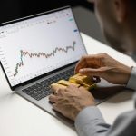 Beginner’s Guide to Buying Gold Stocks with Low Risk 2024
