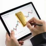 Comparing Gold ETFs and Stocks for Effective Portfolio Growth